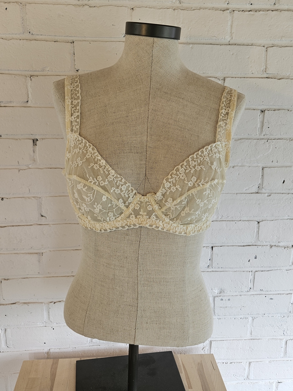 Bodas London Sheer Floral Lace Unlined Underwire Demi Bra in Ivory 34C
